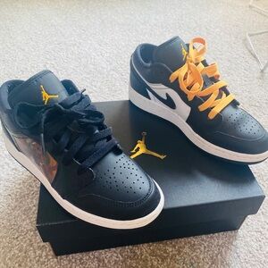 Air Jordan 1 Low GS Hologram “Panda Black” - Big Kids 4.5Y - Style: DR9497-001